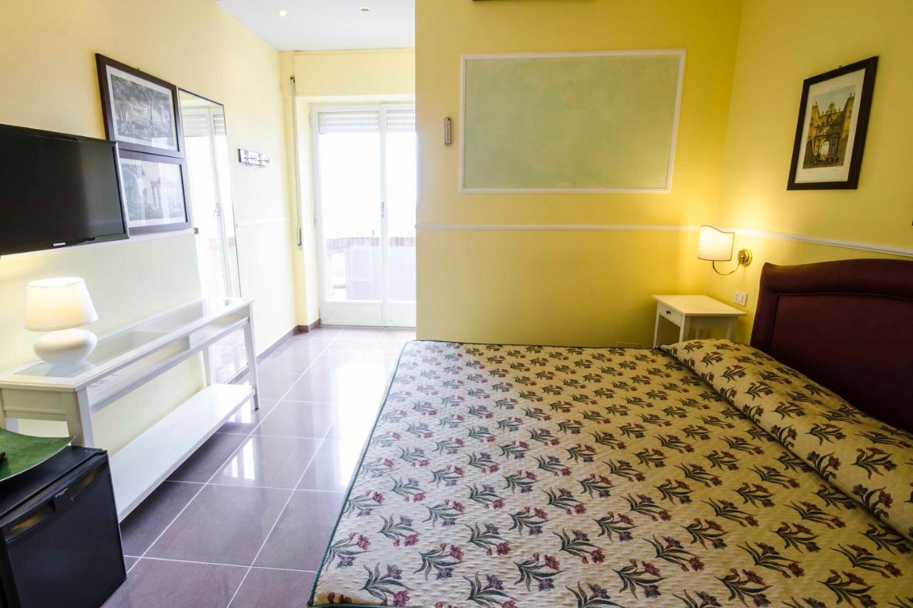 Hotel Tarconte Tarquinia Buitenkant foto
