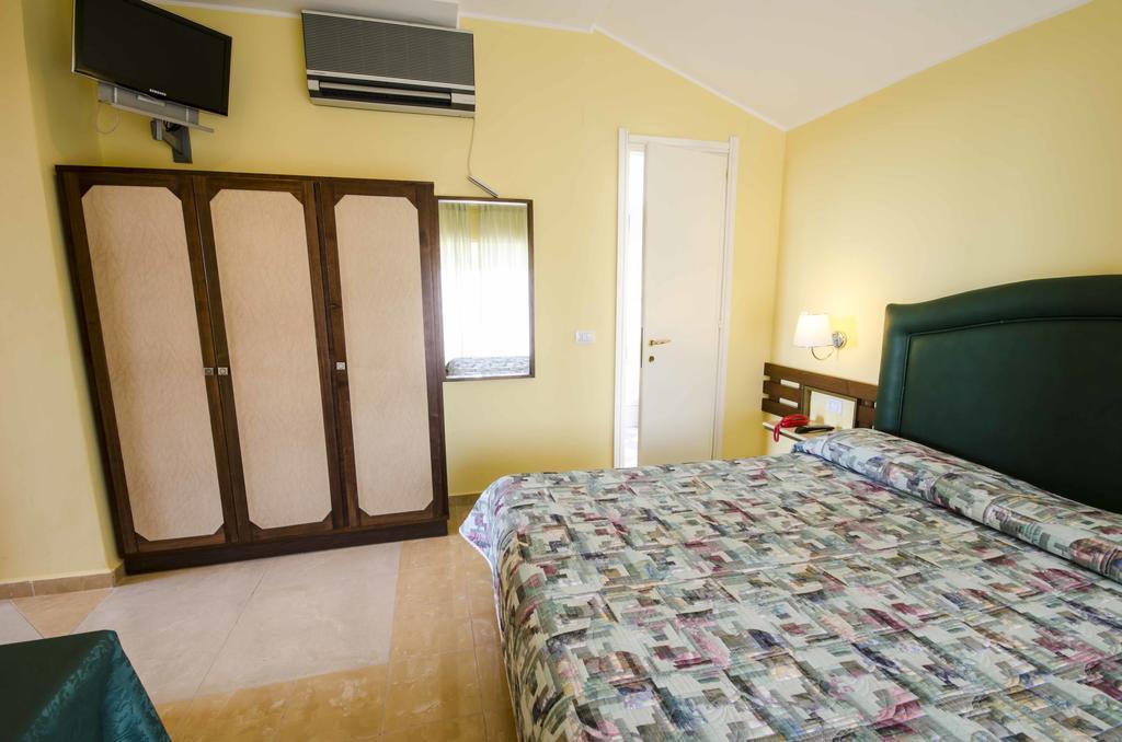 Hotel Tarconte Tarquinia Buitenkant foto