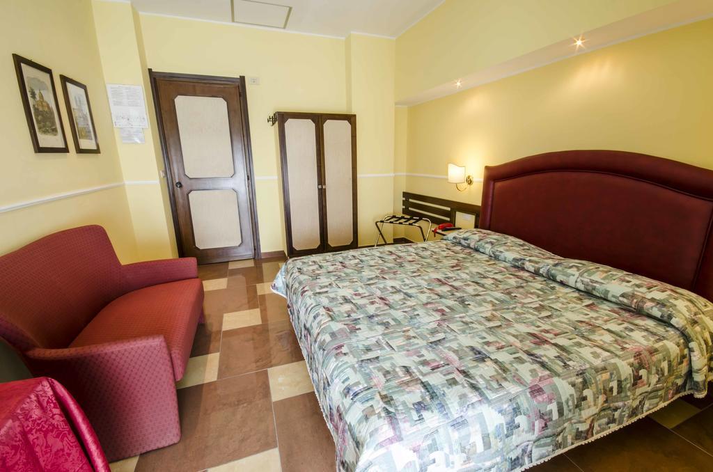 Hotel Tarconte Tarquinia Buitenkant foto
