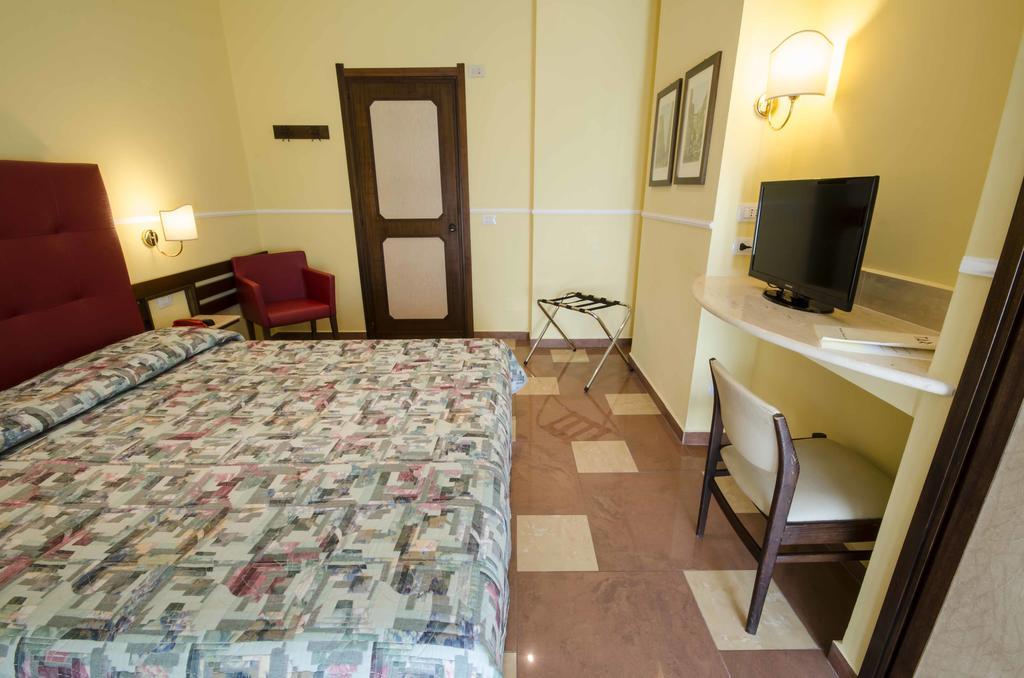 Hotel Tarconte Tarquinia Buitenkant foto