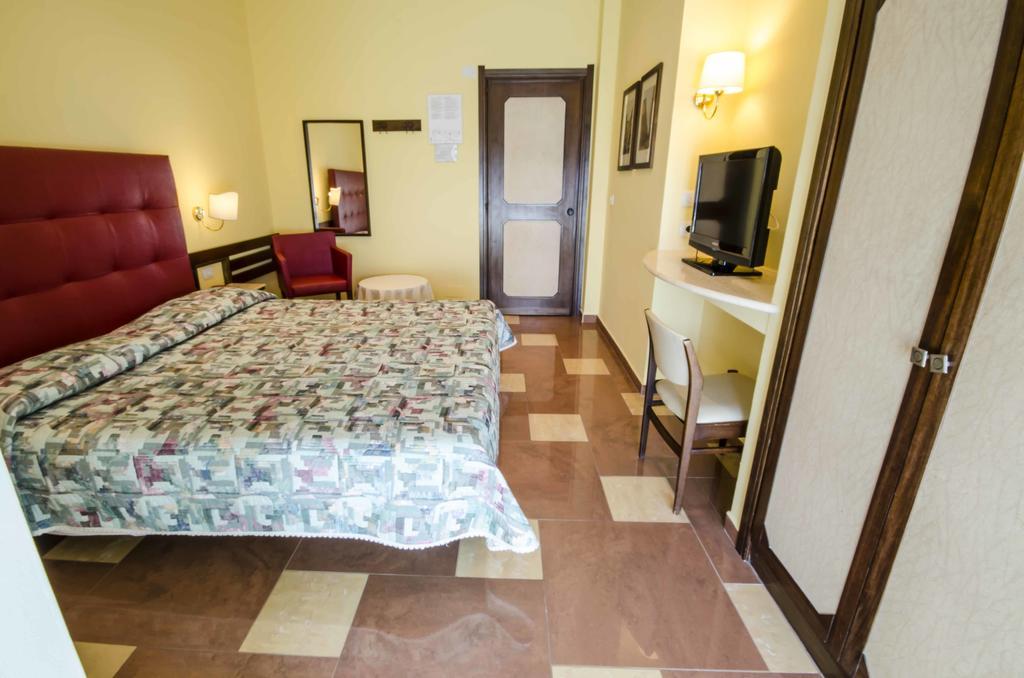 Hotel Tarconte Tarquinia Buitenkant foto