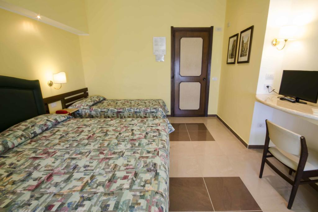 Hotel Tarconte Tarquinia Buitenkant foto