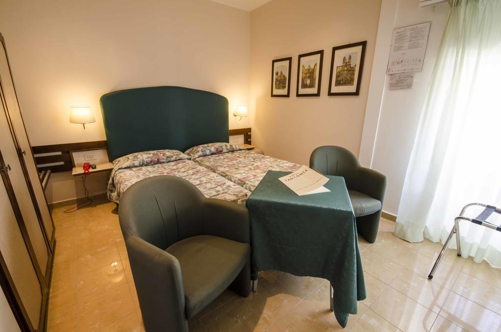 Hotel Tarconte Tarquinia Buitenkant foto